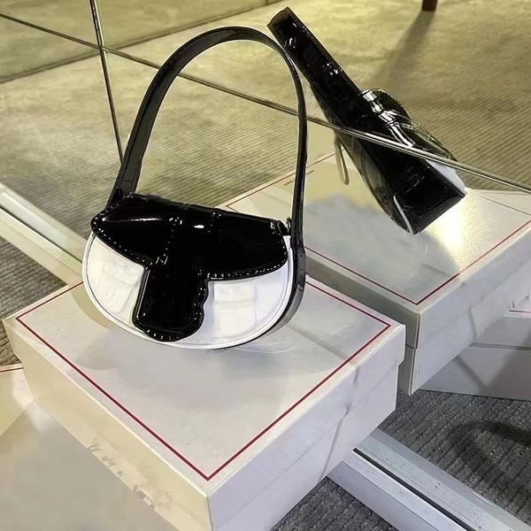 2022 new women stylish half moon macaron bag denim leather casual shoulder underarm bags ladies small tote bag
2022 new women stylish half moon macaron bag denim leather casual shoulder underarm bags ladies small tote bag