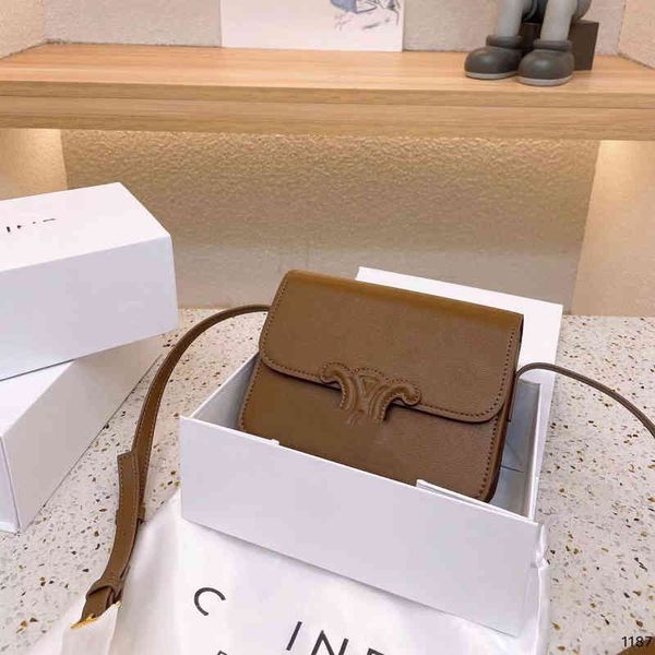 to c solid color triomphe triumphal arch armpit single shoulder msenger handbag 2022 luxury brand fashion design versatile ladies bags
to c solid color triomphe triumphal arch armpit single shoulder msenger handbag 2022 luxury brand fashion design versatile ladies bags