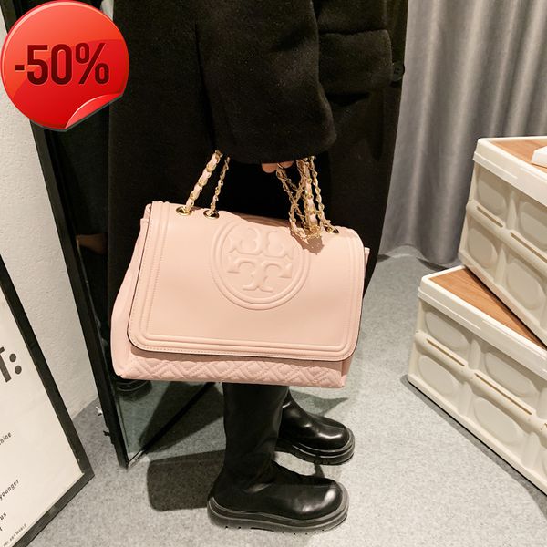 the factory directly new tb big cousin same style rhombic single shoulder msenger color tassel bag
the factory directly new tb big cousin same style rhombic single shoulder msenger color tassel bag