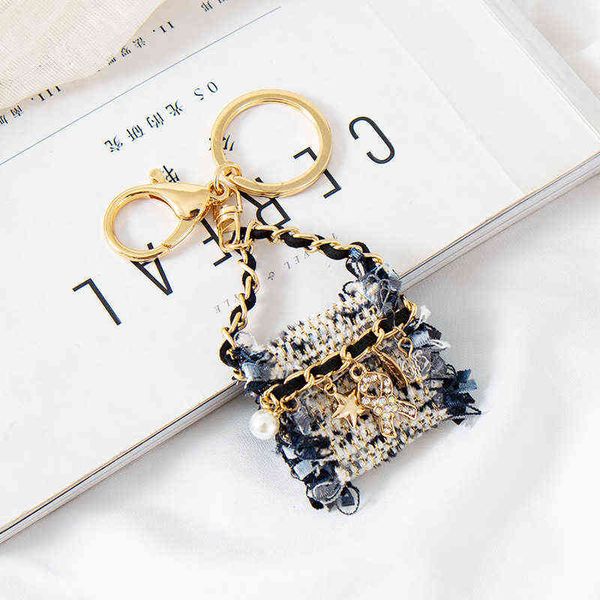 1pc 2022 luxury fabric handbag style keychains creative key chain ladies bag charm pendant fashion keyrings women key ring gifts y220725, Silver
1pc 2022 luxury fabric handbag style keychains creative key chain ladies bag charm pendant fashion keyrings women key ring gifts y220725, Silver