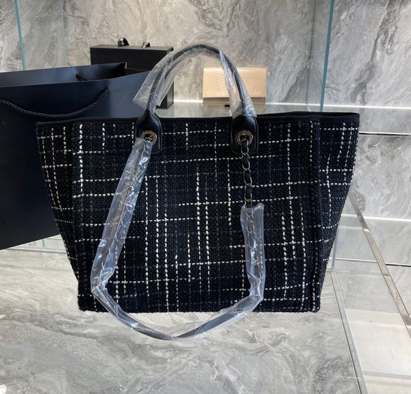 spring and summer latest style wool shopping bag fashion beach bag classic atmosphere large capacity
spring and summer latest style wool shopping bag fashion beach bag classic atmosphere large capacity