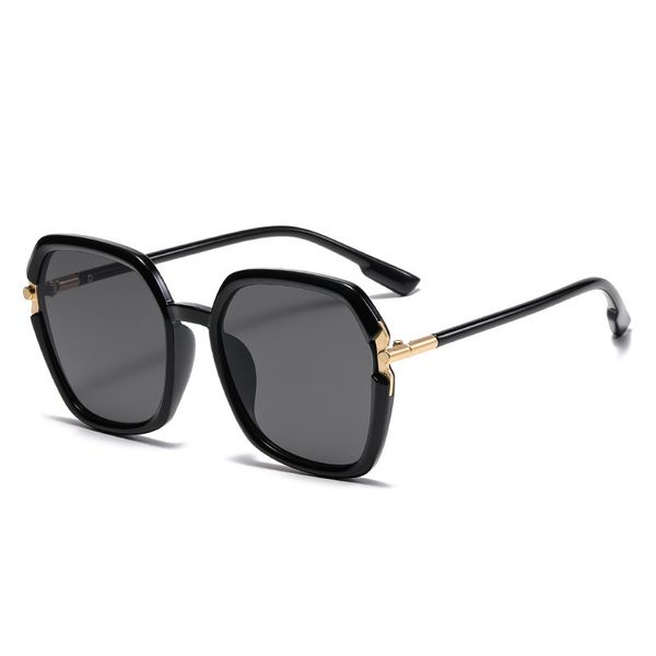 high-quality polarized sunglasses women's trendy fashion wear avant-garde decorative sunglasses, White;black
high-quality polarized sunglasses women's trendy fashion wear avant-garde decorative sunglasses, White;black