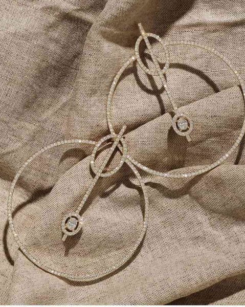 personality luxury cubic zircon crystal circle for women wedding trendy party retro round hoop earrings e7255, Golden
personality luxury cubic zircon crystal circle for women wedding trendy party retro round hoop earrings e7255, Golden