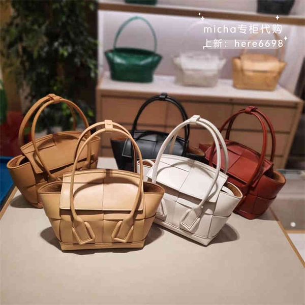 arco 29 33 mini small woven handbag shoulder
arco 29 33 mini small woven handbag shoulder