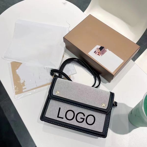 2022 summer new designer bur women's bag fashion simple printing mini small square bag canvas with leather single shoulder messenger ba
2022 summer new designer bur women's bag fashion simple printing mini small square bag canvas with leather single shoulder messenger ba