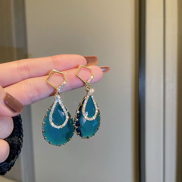 silver needle real gold plating european and american diamond water drop crystal earrings design sense high-key eardrop temperament entry lu, Golden
silver needle real gold plating european and american diamond water drop crystal earrings design sense high-key eardrop temperament entry lu, Golden