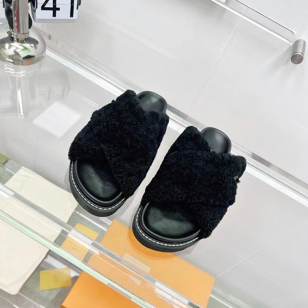 new2022 luxury slippers fashion leather open toe slippers indoor light shoes warm slippers leather sole luxury plush shoes large size 35-45, Black
new2022 luxury slippers fashion leather open toe slippers indoor light shoes warm slippers leather sole luxury plush shoes large size 35-45, Black