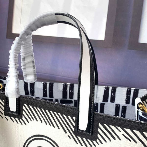 fend ladies messenger bag casual crossbody tote bag white fabric handbag interior zipper pocket long starp sj
fend ladies messenger bag casual crossbody tote bag white fabric handbag interior zipper pocket long starp sj