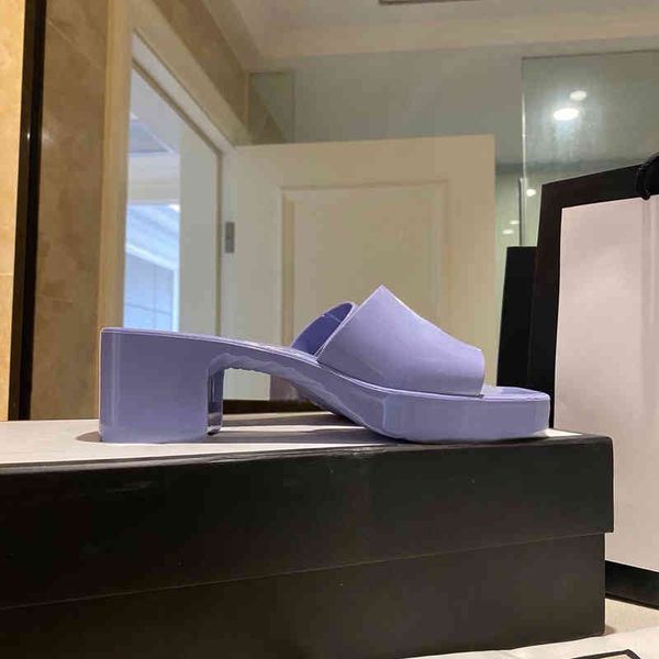 2022 g new net brown sugar fruit color thick heeled sandals one line slipper and waterproof jelly fragrant shoes on beach, Black
2022 g new net brown sugar fruit color thick heeled sandals one line slipper and waterproof jelly fragrant shoes on beach, Black