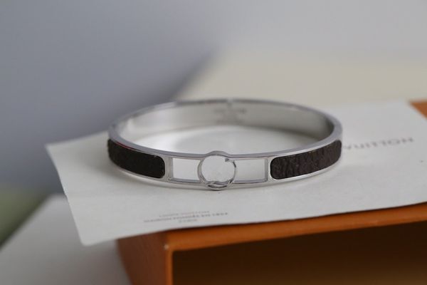 luxury designer classic hollow out letter printing design bangle silver rose gold buckle bracelet fashion jewelry men and women bracelets co, Black
luxury designer classic hollow out letter printing design bangle silver rose gold buckle bracelet fashion jewelry men and women bracelets co, Black