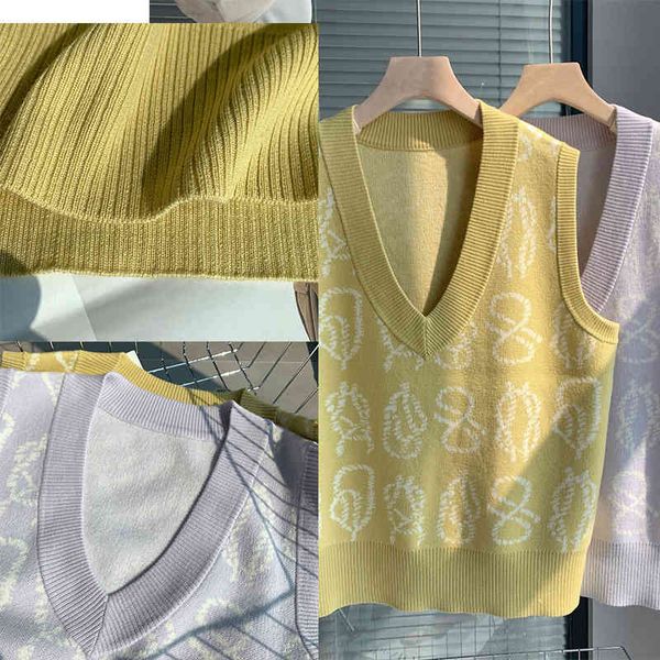 women's vests p215260 xiaohe 100 wool v-neck jacquard vest ma jianv, Black;white
women's vests p215260 xiaohe 100 wool v-neck jacquard vest ma jianv, Black;white