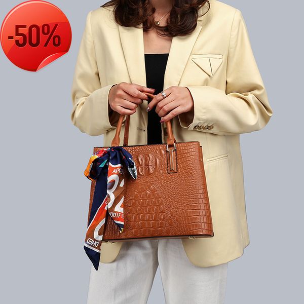 the factory directly 2021 new workplace briefcase tide brand wild crocodile head diana portable women's bag with
the factory directly 2021 new workplace briefcase tide brand wild crocodile head diana portable women's bag with