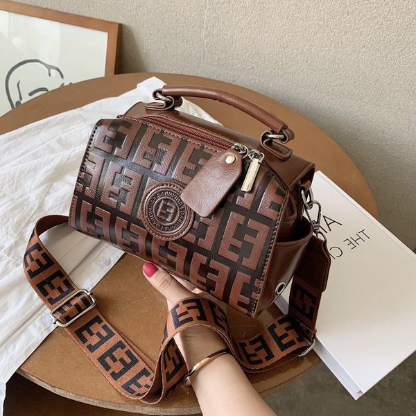 new designer bags embossed letter 2022 winter wide shoulder strap pu messenger fashion one handbag
new designer bags embossed letter 2022 winter wide shoulder strap pu messenger fashion one handbag