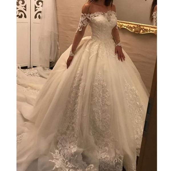 2022 ball gown wedding dresse white off shoulder long sleeves lace appliques saudi arabian dubai bridal gown plus size
2022 ball gown wedding dresse white off shoulder long sleeves lace appliques saudi arabian dubai bridal gown plus size