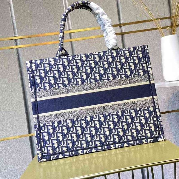 crossbody handbags vintage charm women's new versatile high-capacity old flower letter tote handbag embroidery
crossbody handbags vintage charm women's new versatile high-capacity old flower letter tote handbag embroidery