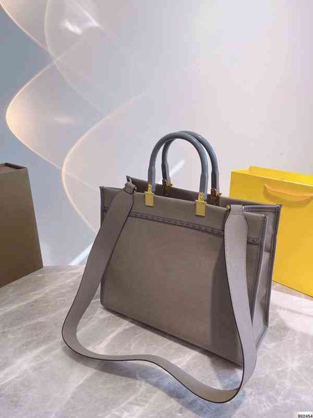 2022 new designer handbags commuter shopping suede hawksbill shell handle portable mommy wide strap single diagonal
2022 new designer handbags commuter shopping suede hawksbill shell handle portable mommy wide strap single diagonal