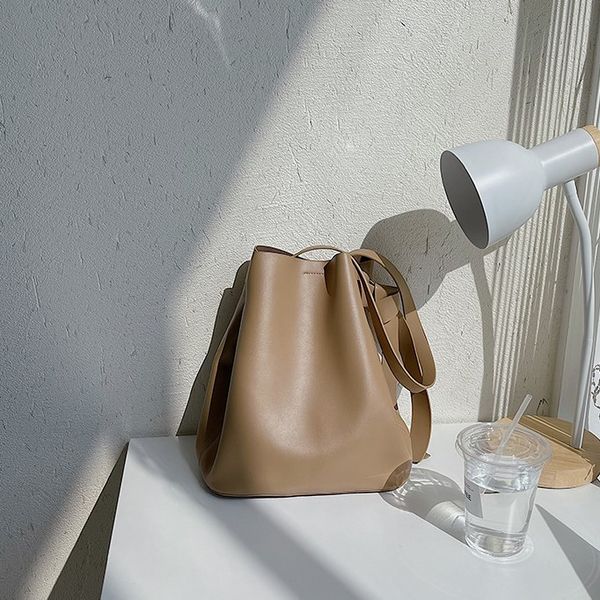 designer bag shoulder tote bags with solid color and large capacity buckets 30cm
designer bag shoulder tote bags with solid color and large capacity buckets 30cm