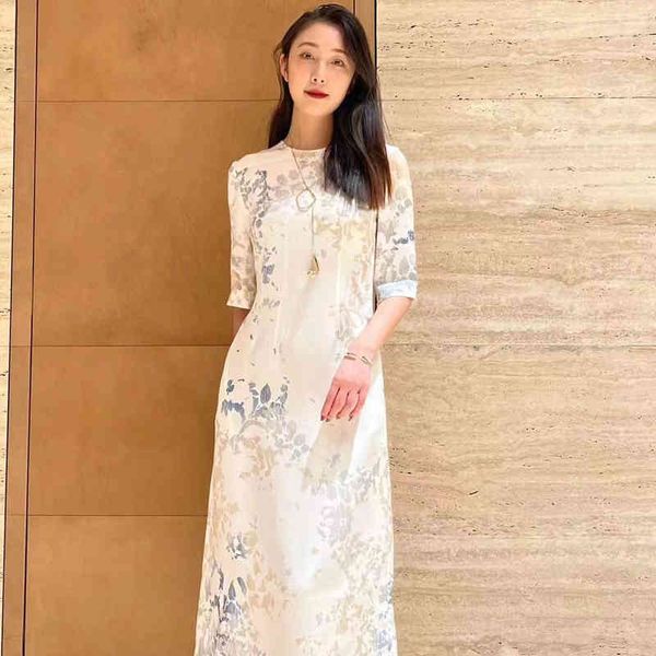 casual dresses early spring floral white medium sleeve round neck waist closing slim print flower mulberry silk women's fashion dress, Black;gray
casual dresses early spring floral white medium sleeve round neck waist closing slim print flower mulberry silk women's fashion dress, Black;gray