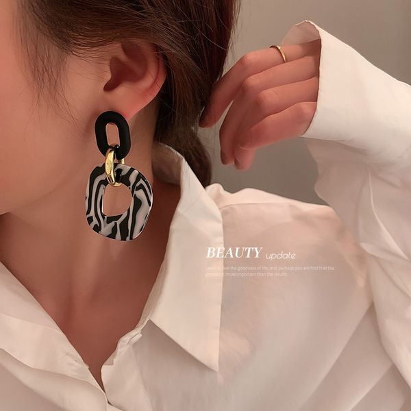 925 silver needle acrylic striped earrings european and american sweet cool style circle hollow earrings fashion exaggerated online influenc, Golden
925 silver needle acrylic striped earrings european and american sweet cool style circle hollow earrings fashion exaggerated online influenc, Golden