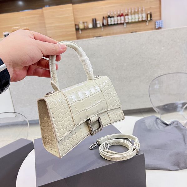 fashion designer handbag crossbody tote shoulder bag genuine leather hourglass xs bags with box 22cm
fashion designer handbag crossbody tote shoulder bag genuine leather hourglass xs bags with box 22cm