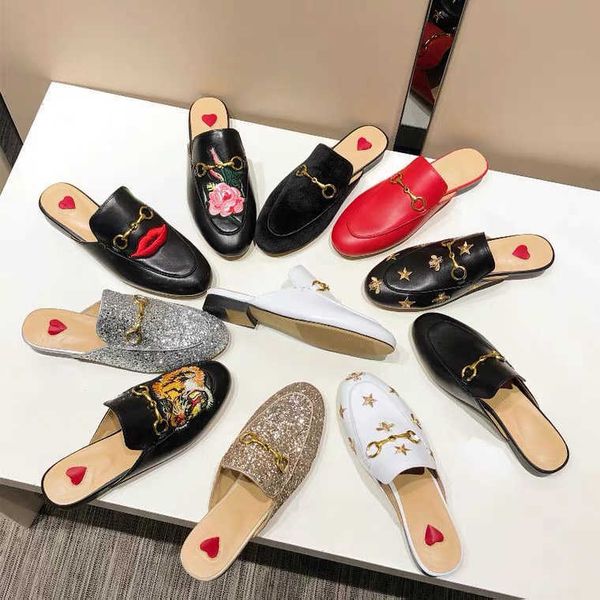 2021 designer woman g slippers men slipper gear bottoms flip flops women luxury sandals fashion causal shoes size 35-46 with box dust bag, Black
2021 designer woman g slippers men slipper gear bottoms flip flops women luxury sandals fashion causal shoes size 35-46 with box dust bag, Black