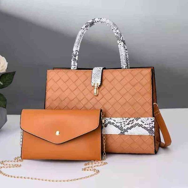 fashion women's large capacity bag woven soft face single shoulder menger bag pu texture
fashion women's large capacity bag woven soft face single shoulder menger bag pu texture