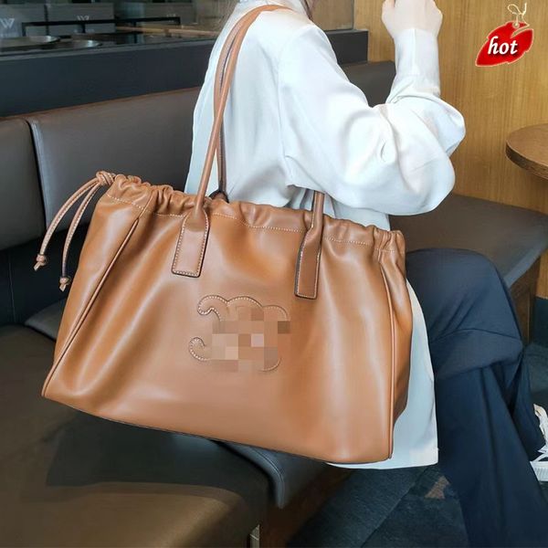factory online export designer brand bag handbag new drawcord tot armpit triumphal leather large capacity single shoulder fashion trend stra
factory online export designer brand bag handbag new drawcord tot armpit triumphal leather large capacity single shoulder fashion trend stra