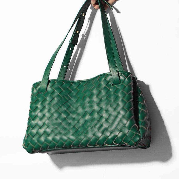 women's bag 2022 trend knitting business handbags and purses for ladies designer shoulder tote s beach on holiday 0628
women's bag 2022 trend knitting business handbags and purses for ladies designer shoulder tote s beach on holiday 0628