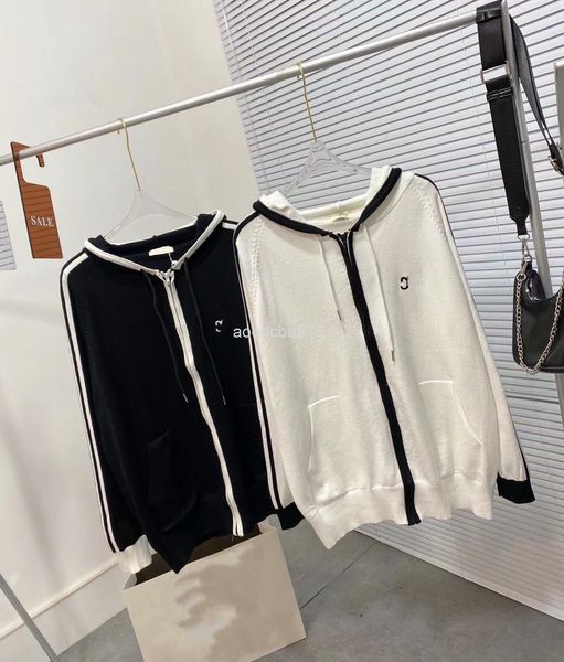 women's knits & tees 22 early spring ce arc de triomphe embroidery small label black and white contrast color leisure sports loose hood
women's knits & tees 22 early spring ce arc de triomphe embroidery small label black and white contrast color leisure sports loose hood