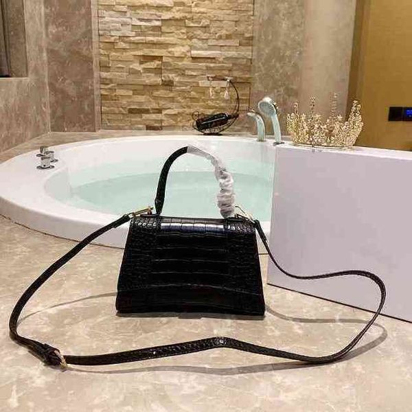 balencaigass handbags handbag luxury designer hourglass crossbody ladies fashion classic one shoulder portable full set dust 378o
balencaigass handbags handbag luxury designer hourglass crossbody ladies fashion classic one shoulder portable full set dust 378o