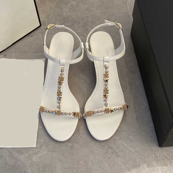 2022 luxury rhinestone women sandals flat heel open toe t-strap knitted summer designer lady sandal shoes black white size 35-40
2022 luxury rhinestone women sandals flat heel open toe t-strap knitted summer designer lady sandal shoes black white size 35-40