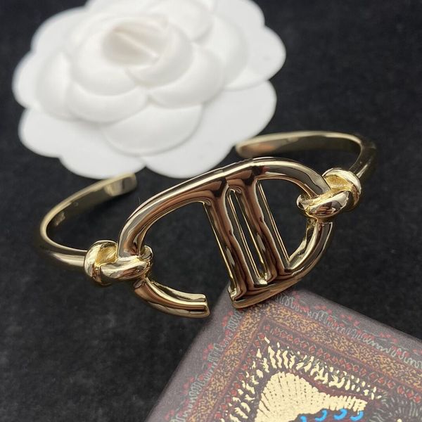 factory retail and wholesale dijia 2022 new pig nose cd letter bracelet female d open bracelet jewelry, Black
factory retail and wholesale dijia 2022 new pig nose cd letter bracelet female d open bracelet jewelry, Black