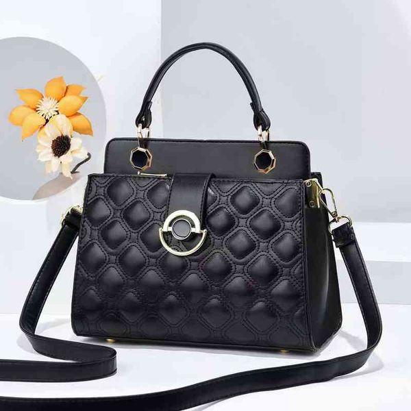 2022 new autumn winter princess bag fashion net red versatile messenger women's hand single shoulder bag luxury designer
2022 new autumn winter princess bag fashion net red versatile messenger women's hand single shoulder bag luxury designer