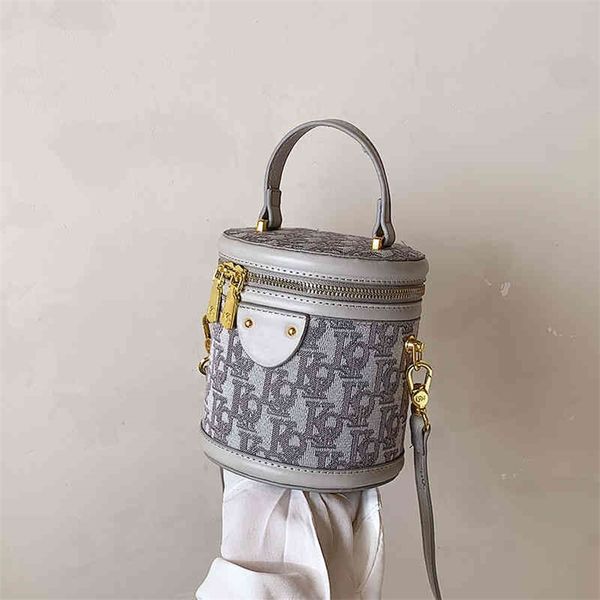 shop online 85% off minority design small female autumn and winter fashion single shoulder diagonal bag portable high-grade bucket bag
shop online 85% off minority design small female autumn and winter fashion single shoulder diagonal bag portable high-grade bucket bag