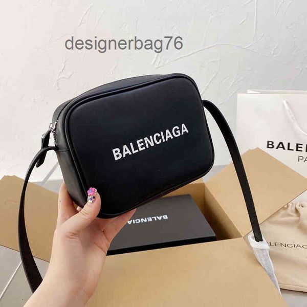 designer women handbagbag bags 2022 balencaigass' b home hourglass leather one shoulder diagonal handbag fashion crocodile pattern vers
designer women handbagbag bags 2022 balencaigass' b home hourglass leather one shoulder diagonal handbag fashion crocodile pattern vers