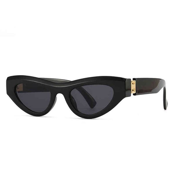 972 new fashion street pgraphy modern charm sunglass, White;black
972 new fashion street pgraphy modern charm sunglass, White;black