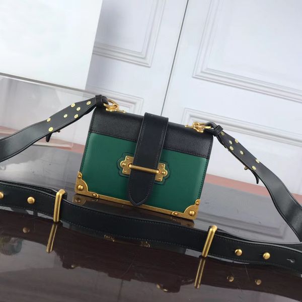 5a fw 2022 luxury designer women shoulder bags chain crossbody fashion handbags female purse bag triangle pattern cahier series 1bd045 simpl
5a fw 2022 luxury designer women shoulder bags chain crossbody fashion handbags female purse bag triangle pattern cahier series 1bd045 simpl