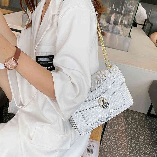 bags new head women's bag leather texture organ retro one shoulder messenger chain small square
bags new head women's bag leather texture organ retro one shoulder messenger chain small square