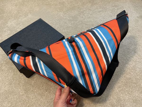 luxurys designers 22ss stripes canvas bags fashion large capacity women handbag summer vacation travel shoulder crossbody triangle beach che
luxurys designers 22ss stripes canvas bags fashion large capacity women handbag summer vacation travel shoulder crossbody triangle beach che