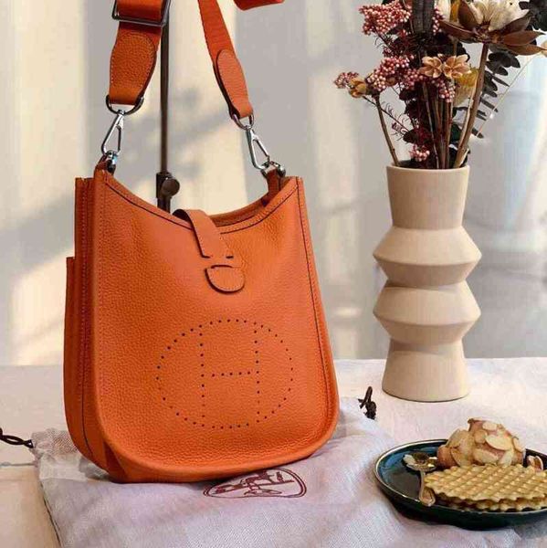 luxury bags fashion women handbags aima leather ladies large evelyn simple and fashionable one-shoulder messenger bag
luxury bags fashion women handbags aima leather ladies large evelyn simple and fashionable one-shoulder messenger bag