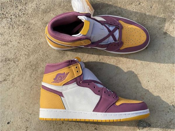 authentic 1 high og brotherhood basketball shoes men women university gold light bordeaux white 555088-706 sports sneakers with origingl
authentic 1 high og brotherhood basketball shoes men women university gold light bordeaux white 555088-706 sports sneakers with origingl