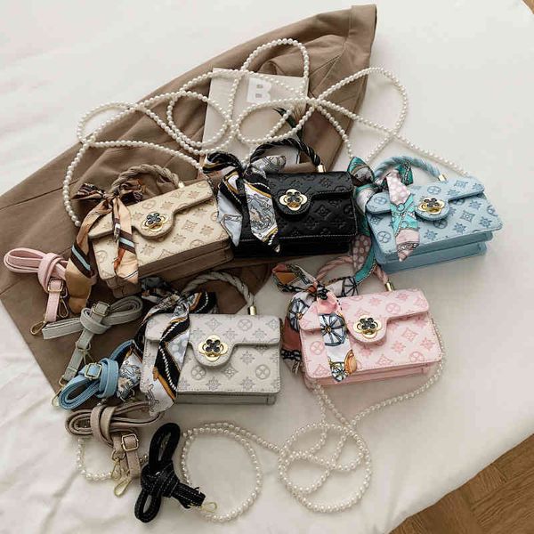 2022 factory wholesale new soft leather embossed pink square portable messenger simple small women's silk scarf bow bag tide hc1i
2022 factory wholesale new soft leather embossed pink square portable messenger simple small women's silk scarf bow bag tide hc1i