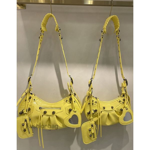 bags shoulder three designer 2022 bag handbag one rivet locomotive le cagole oil wax skin female diagonal span ycli
bags shoulder three designer 2022 bag handbag one rivet locomotive le cagole oil wax skin female diagonal span ycli