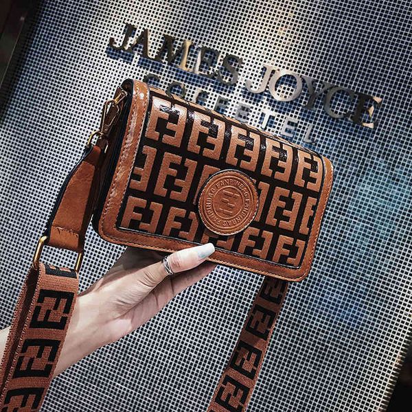 2022 factory wholesale new senxi xiaofangbao women's fashion single shoulder small broadband messenger bag
2022 factory wholesale new senxi xiaofangbao women's fashion single shoulder small broadband messenger bag
