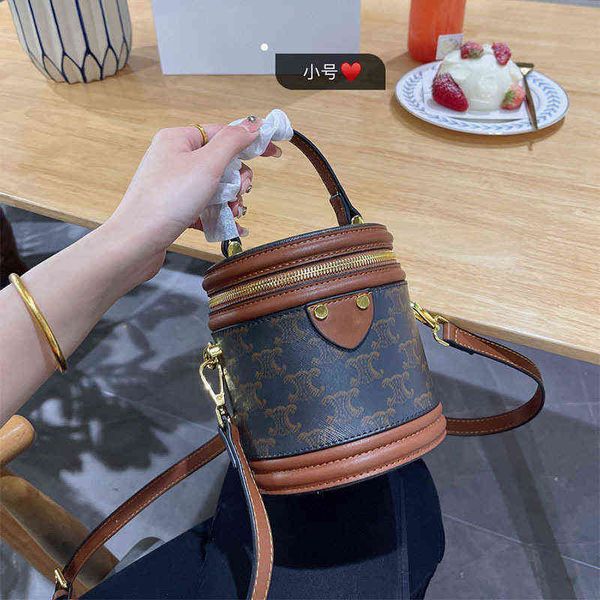2022 new triumphal arch saddle hand bag cylinder bucket bag advanced sense color matching fashion leisure single shoulder msenger luxury han
2022 new triumphal arch saddle hand bag cylinder bucket bag advanced sense color matching fashion leisure single shoulder msenger luxury han