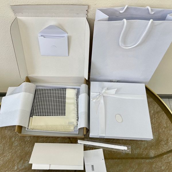luxury black and white houndstooth silk scarf women's original quality women's new style scarves wholesale light color plant patte, Blue;gray
luxury black and white houndstooth silk scarf women's original quality women's new style scarves wholesale light color plant patte, Blue;gray