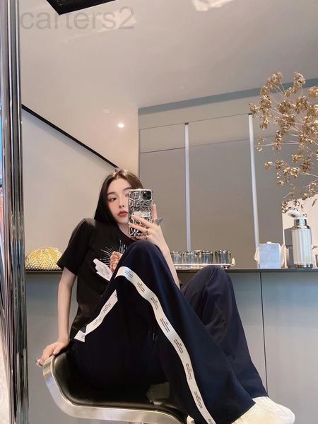 women's jeans designer 22 spring and summer new niche street fashion commuting side contrast small letter printed straight casual pants, Blue
women's jeans designer 22 spring and summer new niche street fashion commuting side contrast small letter printed straight casual pants, Blue