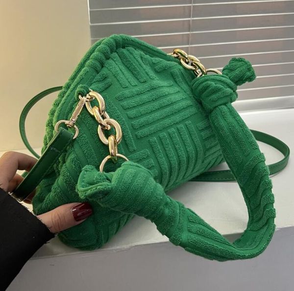 luxury towel pattern women fashion plush triangle clip handbag all match shoulder messenger 220627
luxury towel pattern women fashion plush triangle clip handbag all match shoulder messenger 220627