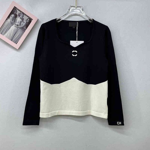 women's knits tees early spring black-and-white stitched square neck with embroidered long sleeves on the chest and knitted thin bottom
women's knits tees early spring black-and-white stitched square neck with embroidered long sleeves on the chest and knitted thin bottom