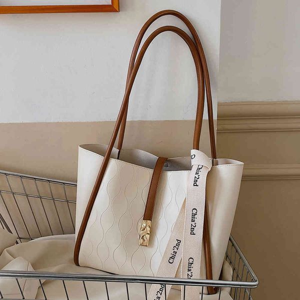 personalized luxury deign large capacity single shoulder splicing tote female bag underarm shell women small bag
personalized luxury deign large capacity single shoulder splicing tote female bag underarm shell women small bag